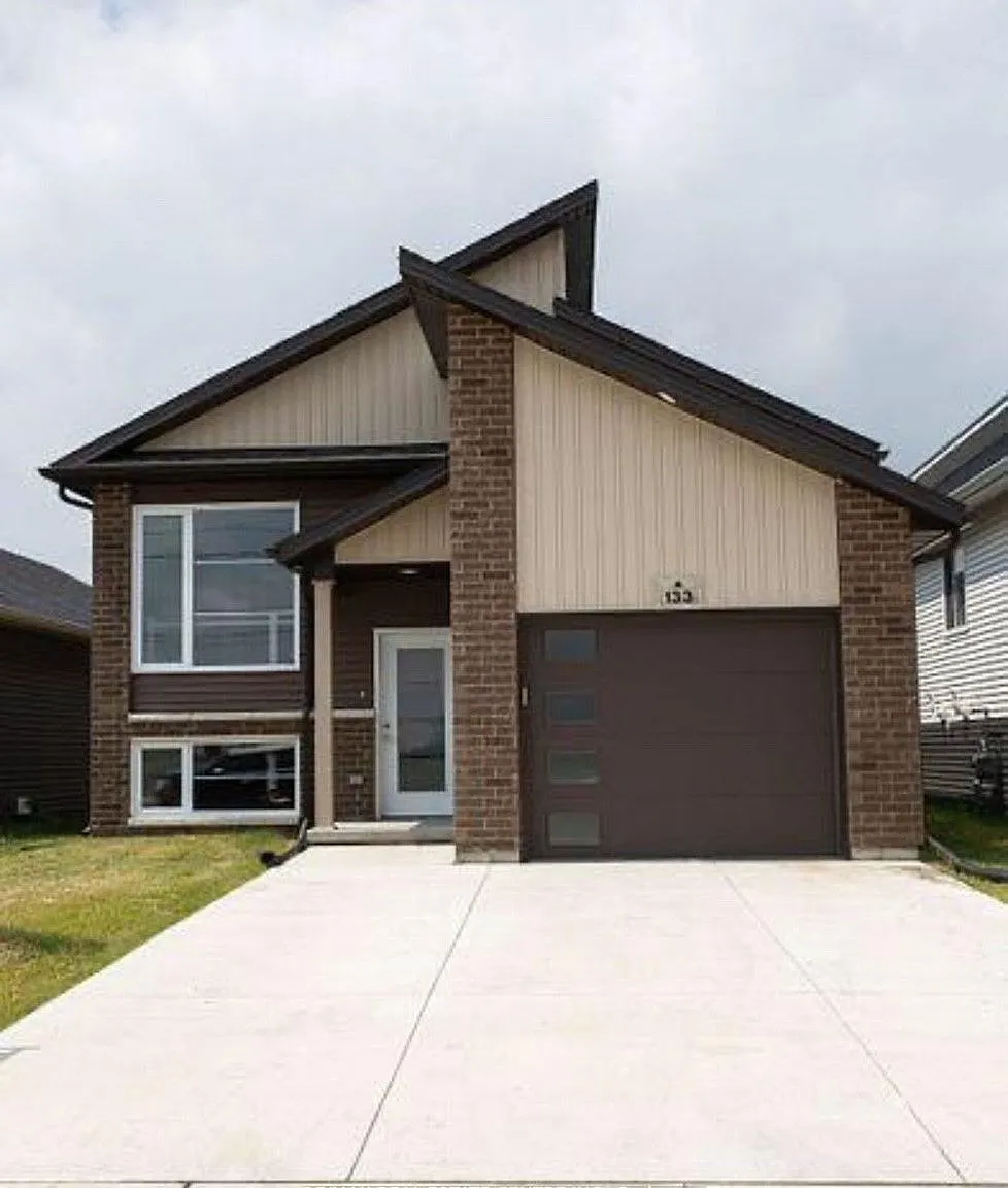 3 bed, $2,395 — Photo 1