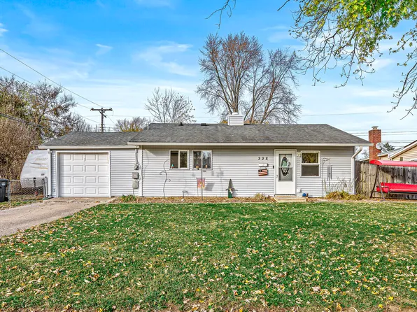 228 Hollybrook Dr, New Whiteland, IN 46184