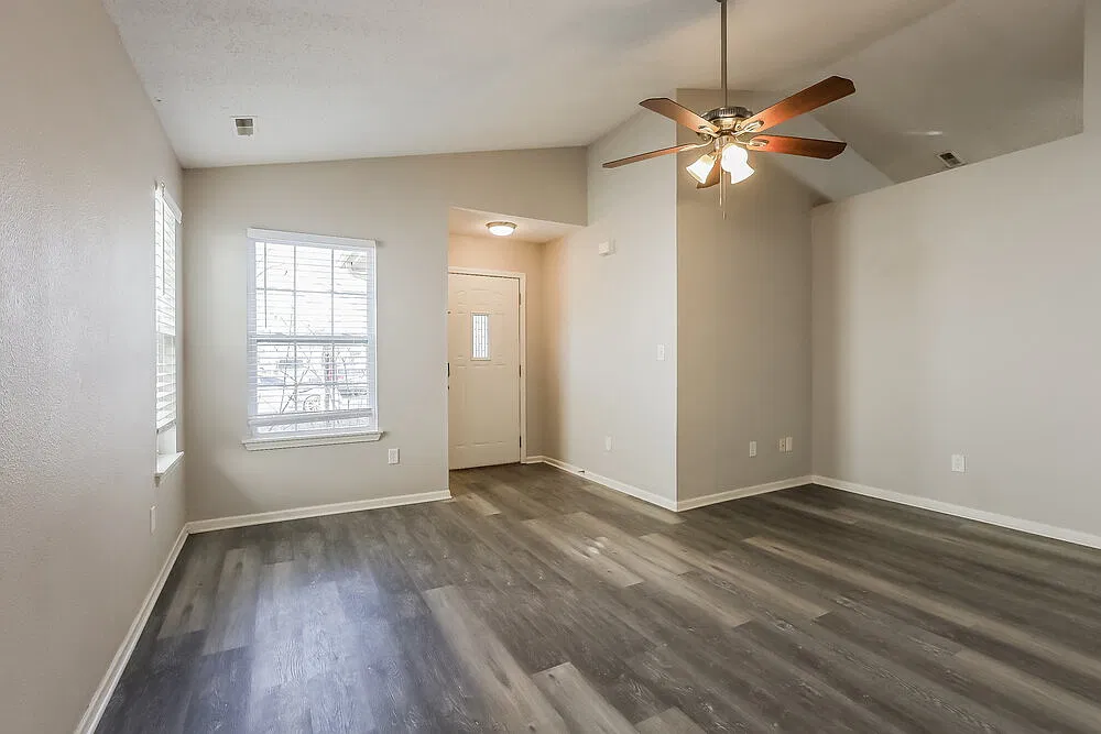 3 bed, 2.0 bath, 1319 sqft, $1,885 — Photo 3