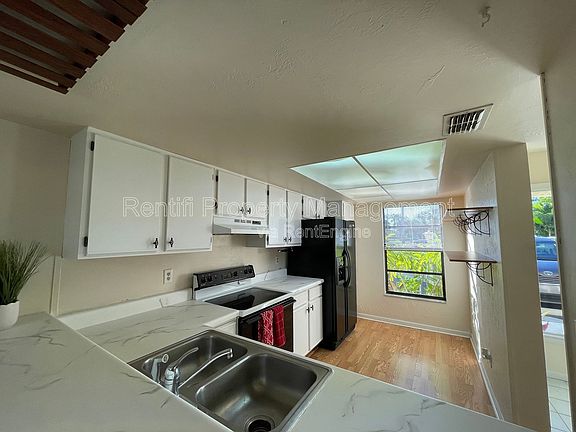 5th image of 2131 Crystal Dr APT 24