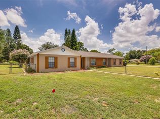 920 Lakeview Dr, Wimauma, FL 33598