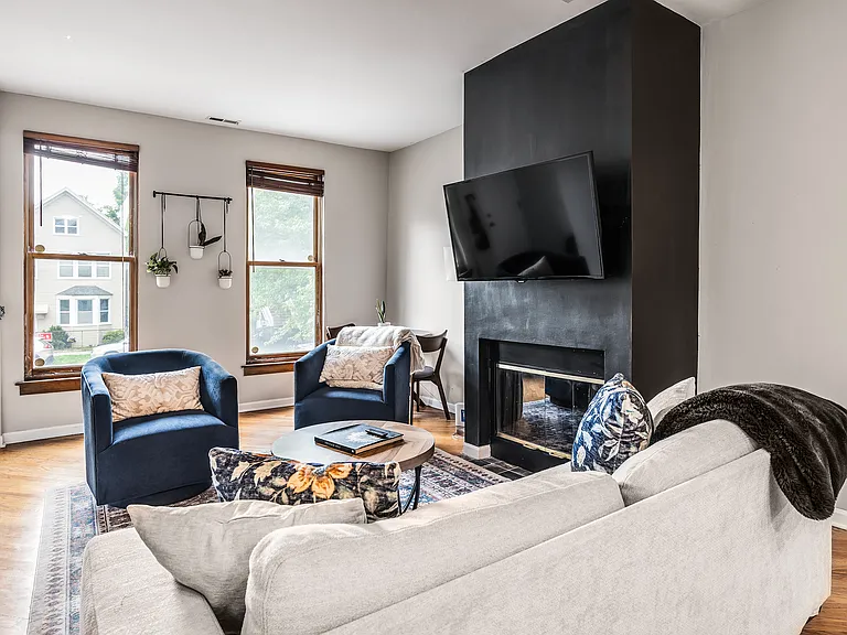 3142 N Southport Ave #1E — Photo 3