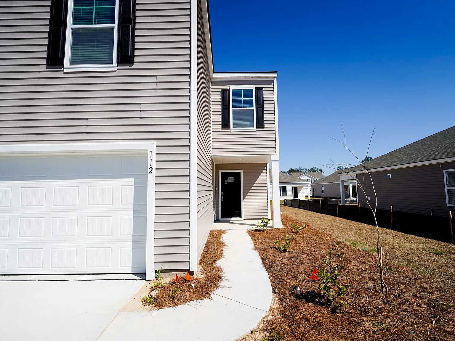 4 bed, 2.5 bath, 1927 sqft, $2,200 — Photo 3