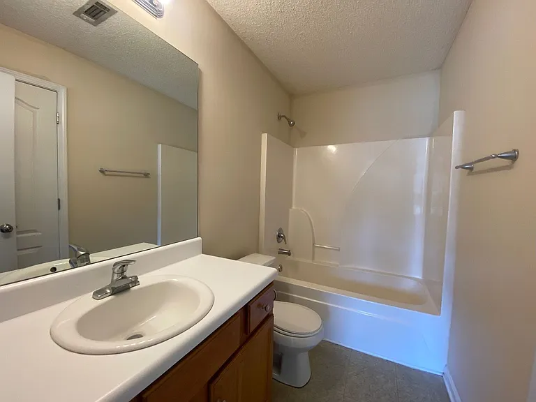 361 Bridgewater Cir — Photo 5