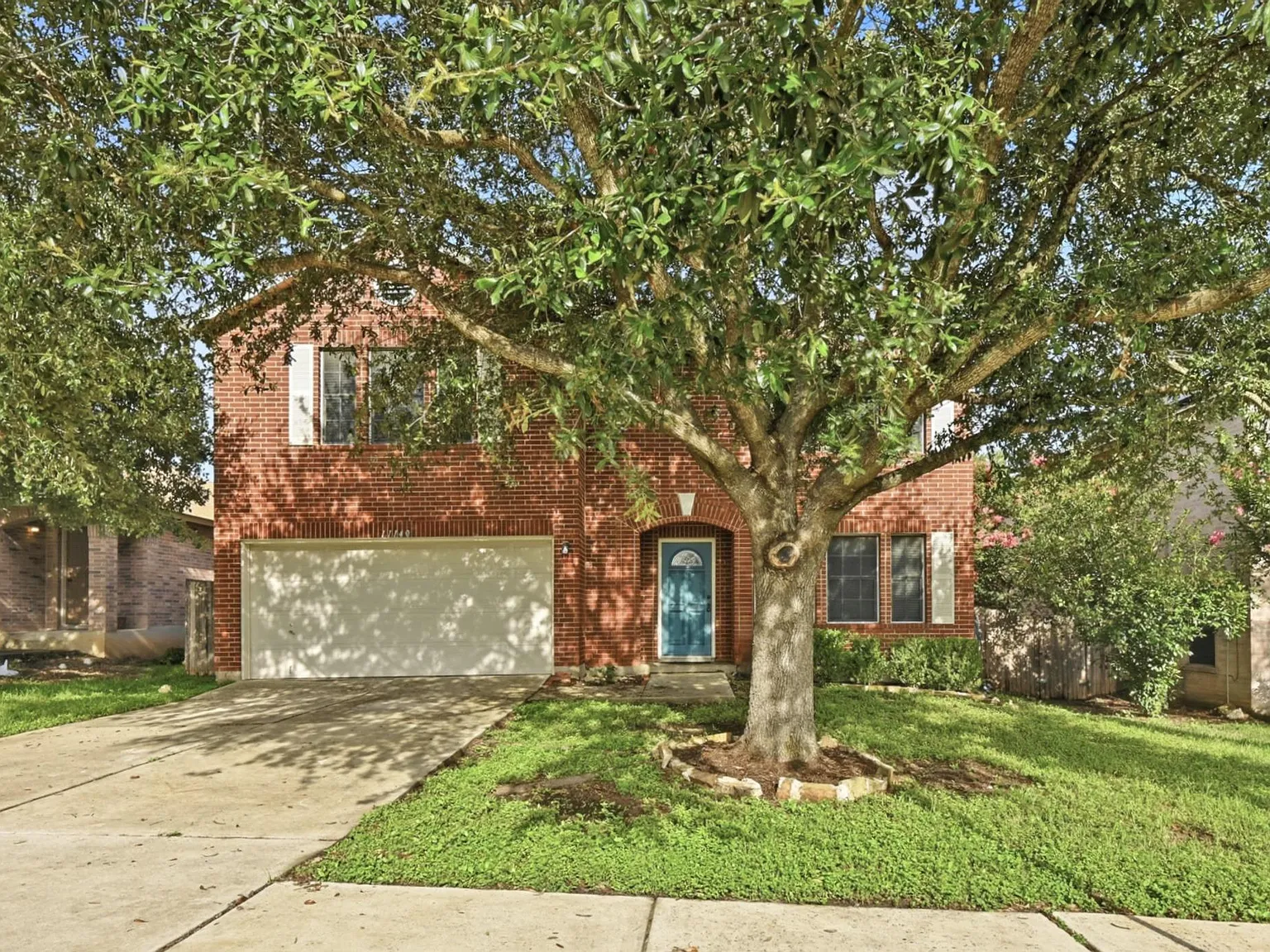 4 bed, 2.5 bath, 2834 sqft, $2,600 — Photo 1