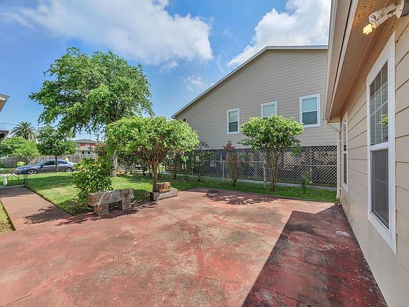 Patio & landscaped lawn
