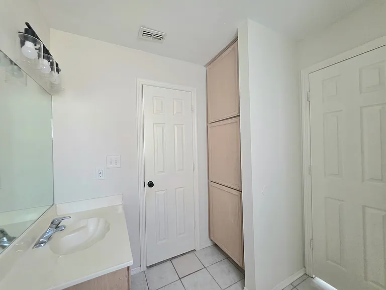 1804 Oasis Ave — Photo 10