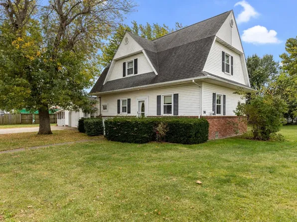 300 W Walnut St, Gillespie, IL 62033