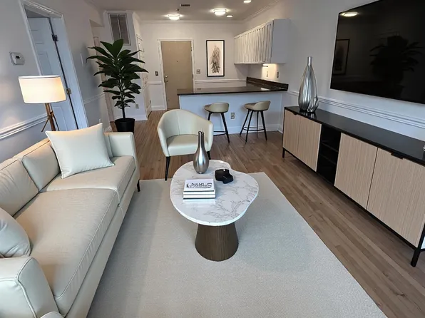 725 Jefferson Street image 3 of 9