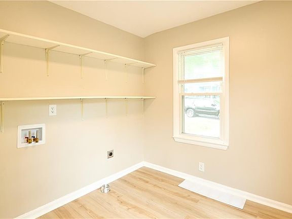 5th image of 115 E 80th Ter