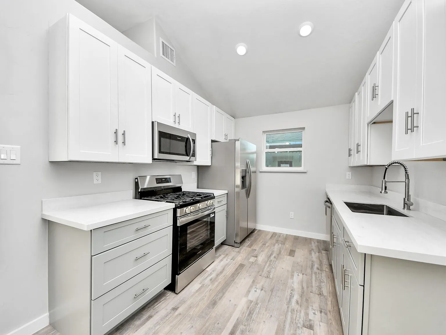 2 bed, 1.0 bath, 1456 sqft, $1,250 — Photo 4