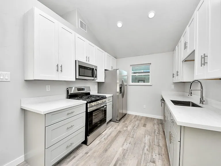 6201 Batterson St — Photo 4