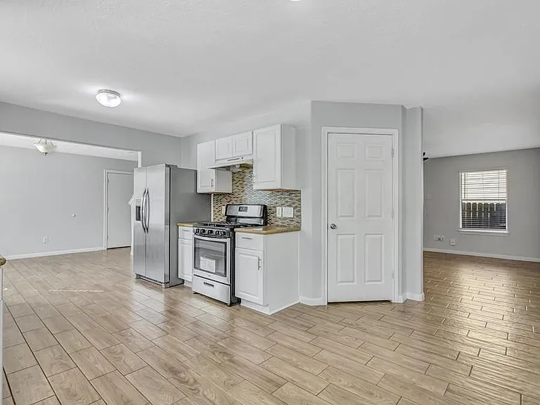 2927 Cypress Island Dr — Photo 9