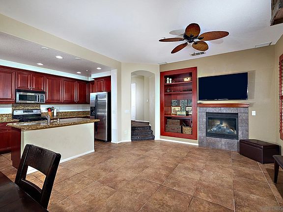 2nd image of 2738 Escala Cir