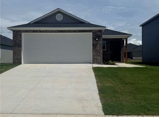 2573 E War Eagle St, Fayetteville, AR 72701