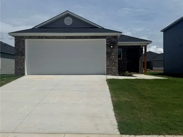 2573 E War Eagle St, Fayetteville, AR 72701