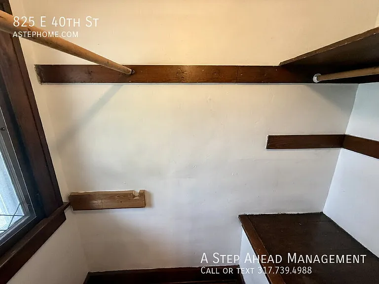 825 E 40th St — Photo 13