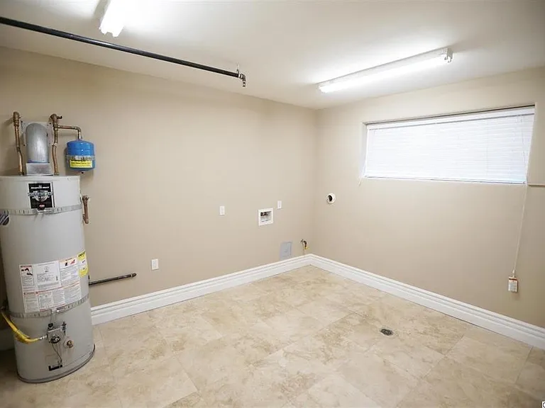 18245 Burbank Blvd #110 — Photo 20