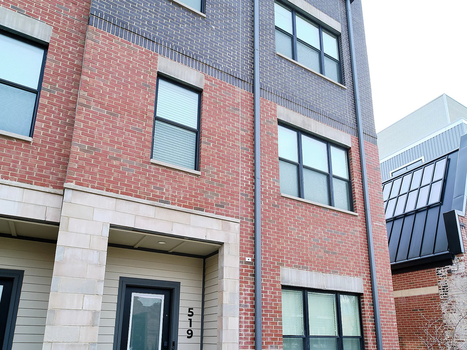 3 bed, 4.5 bath, 2734 sqft, $4,259 — Photo 2