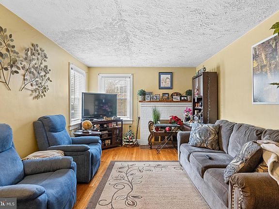 4th image of 718 River Dr
