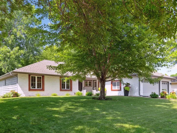 9243 Hyland Creek Rd, Bloomington, MN 55437