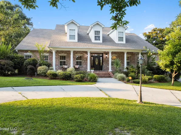 9024 River Oaks Ct, Biloxi, MS 39532