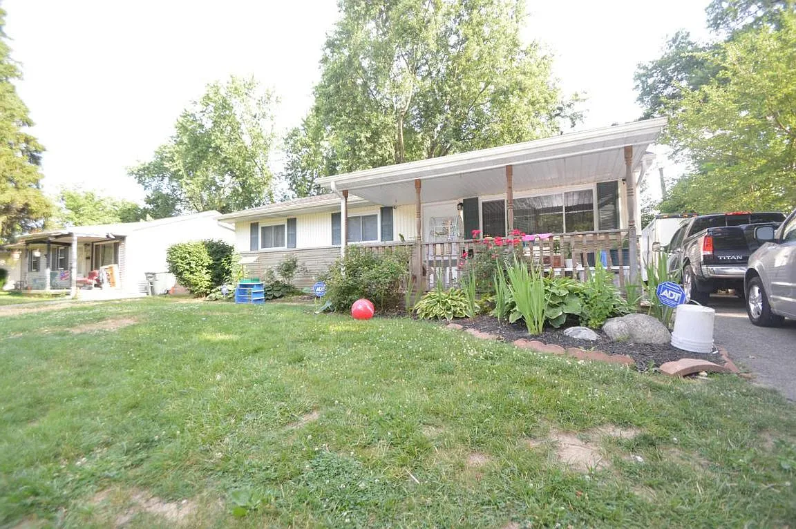 1529 Coronet Dr photo 1