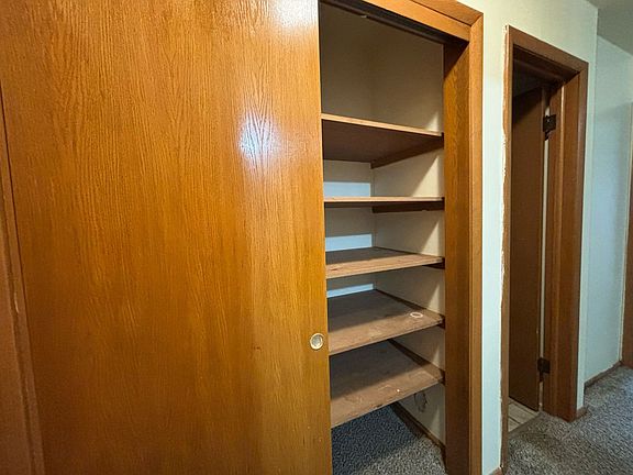 4th image of 2535 Halsted Rd #3217066de
