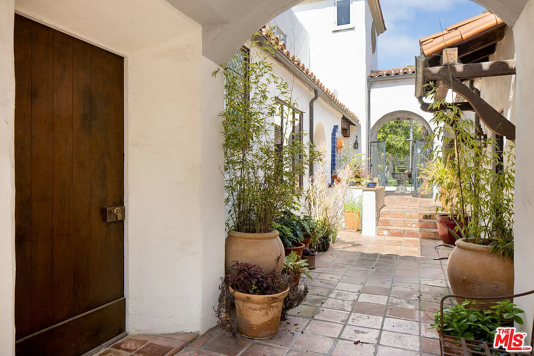 2 bed, 1.5 bath, 1483 sqft, $6,000 — Photo 4