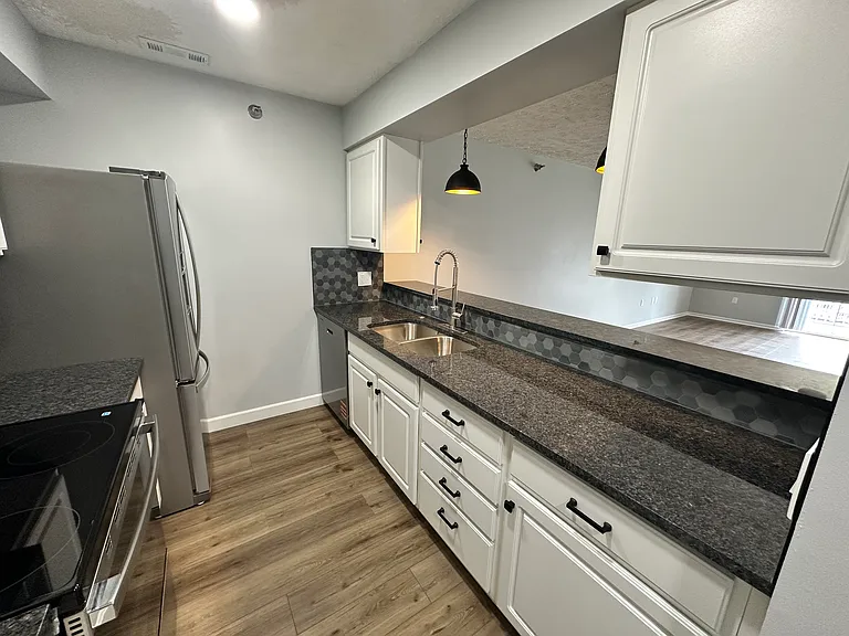 2039 Q St #102 — Photo 5