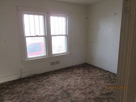 5th image of 919 E Francis Ave
