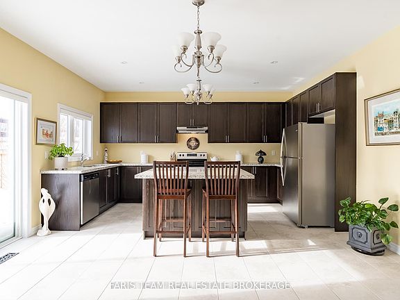 4th image of 1041 Wickham Rd