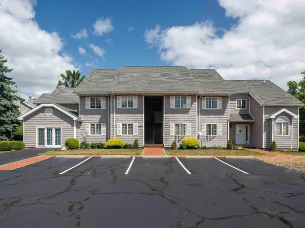 111 W Lakeshore Dr #3E, Kelleys Island, OH 43438