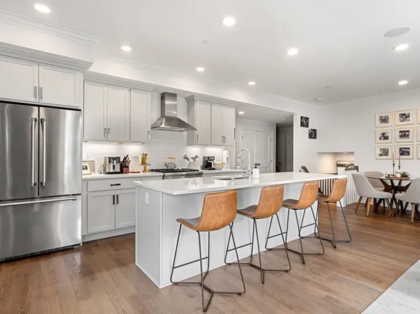 136-138 Neponset Ave #1, Dorchester, MA 02122