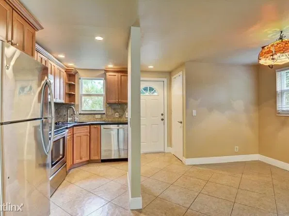 712 NE 2nd St, Delray Beach, FL 33483