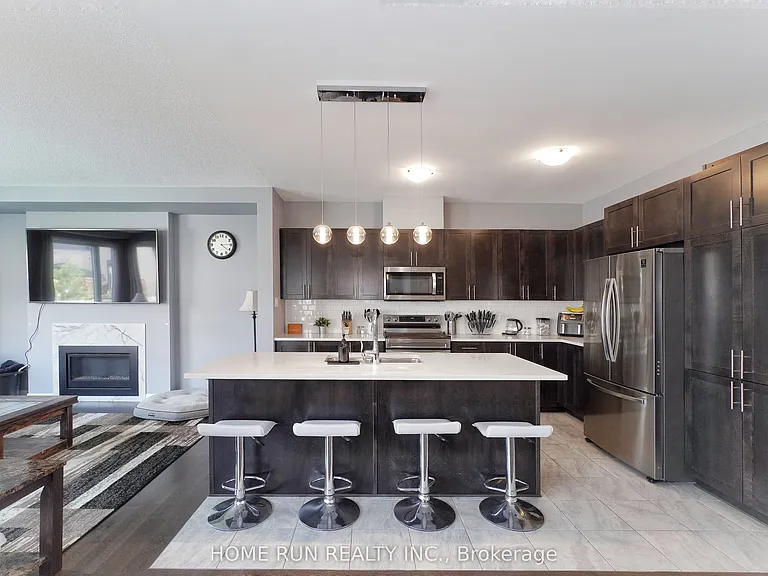 282 Nelson St E — Photo 12