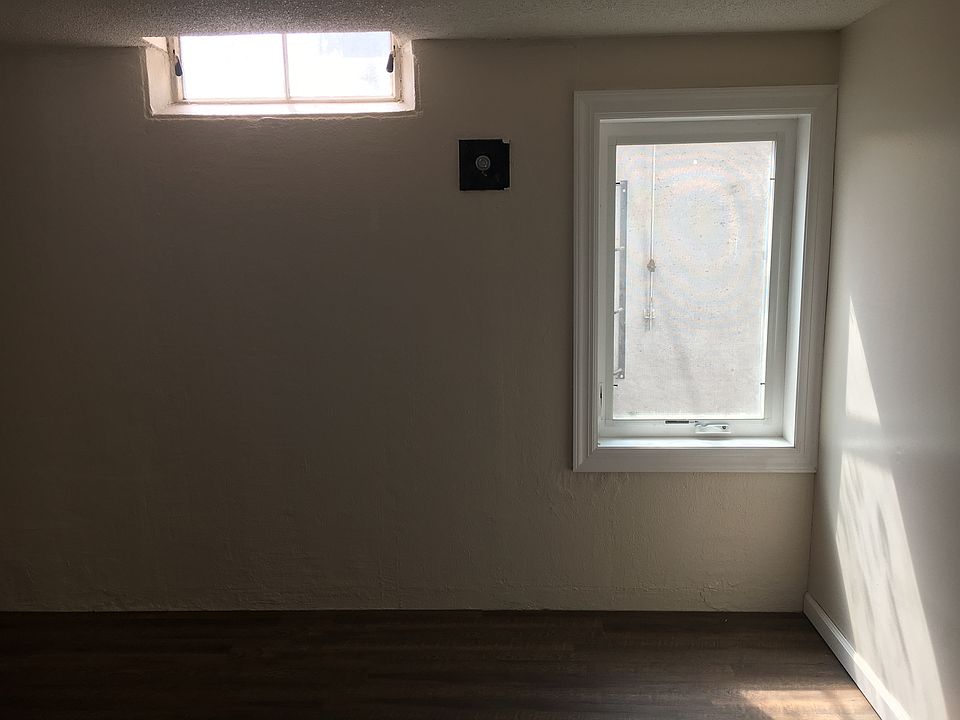 1st image of 11 Ensign Dr