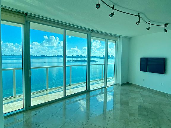 5th image of 665 NE 25th St APT 1104