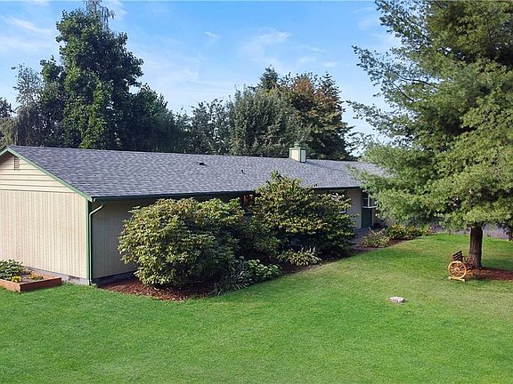 1/3 acre Corner lot with a sprinkler system front & back!