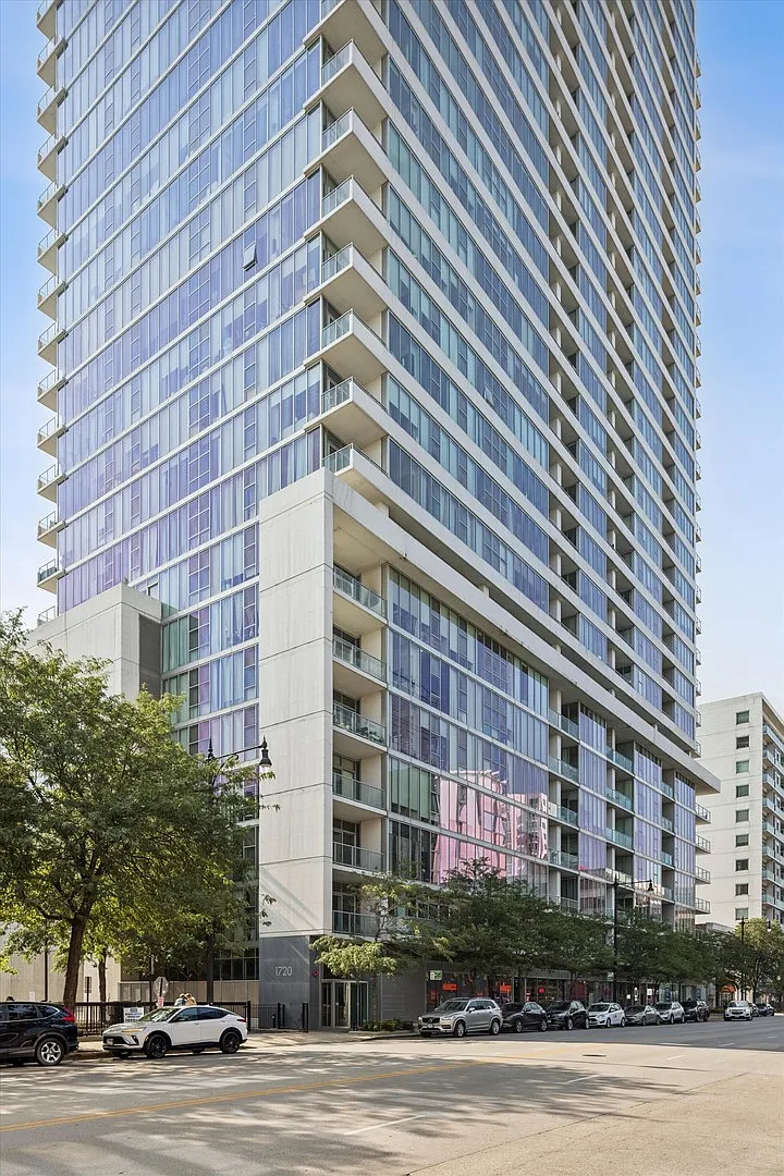 2 bed, 1000 sqft, $2,700 — Photo 2
