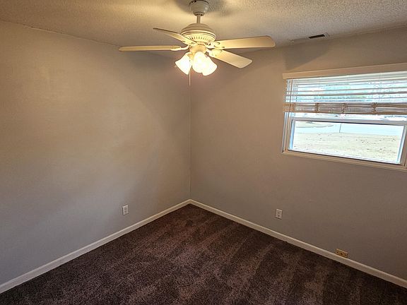 4th image of 215 Shamrock Dr