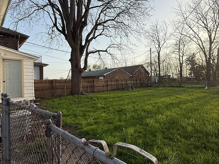 129 N Olive St — Photo 10