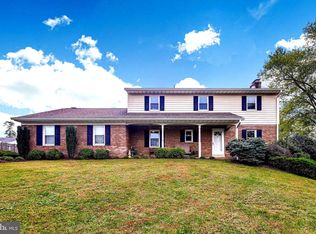 8704 Deanna Dr, Gaithersburg, MD 20882