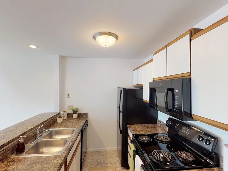 Muirfield Apartments — Photo 15