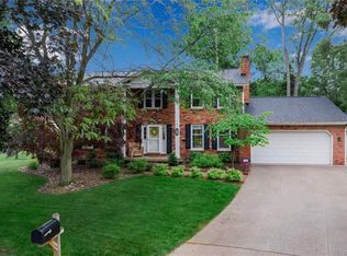 12 Firethorn Ct, East Amherst, NY 14051