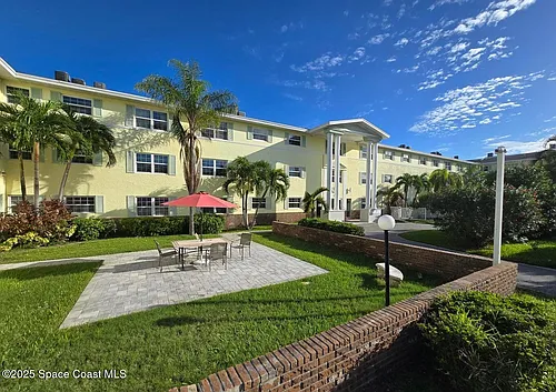 230 Columbia Dr #209 Photo 1
