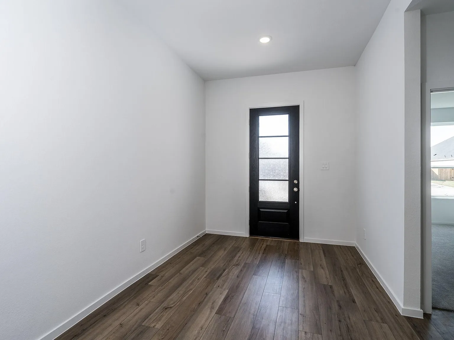 4 bed, 3.0 bath, 2731 sqft, $2,690 — Photo 2