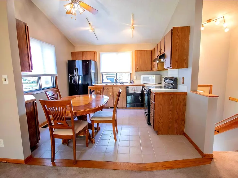 6407 Carpenter Ave — Photo 7