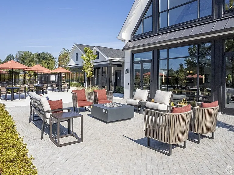 Fieldside Grande Apartments & Townhomes — Photo 43