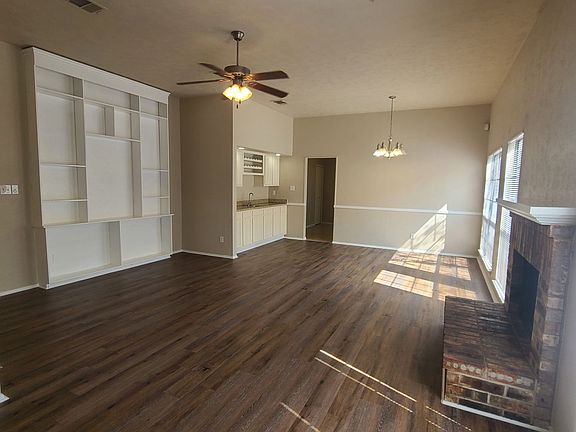 3rd image of 1733 Colborne Dr